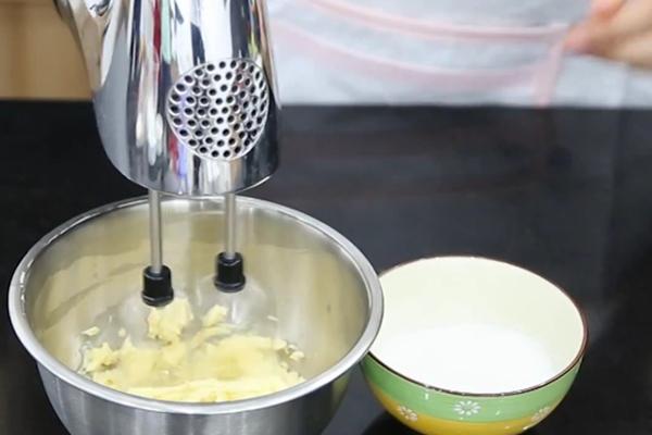 Cách làm bánh bông lan bơ mềm, thơm