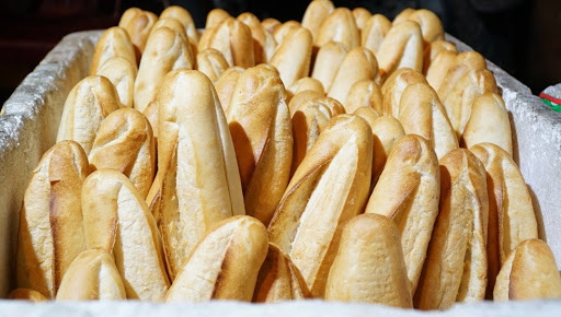 Sử dụng máy móc làm bánh mì để tăng doanh thu